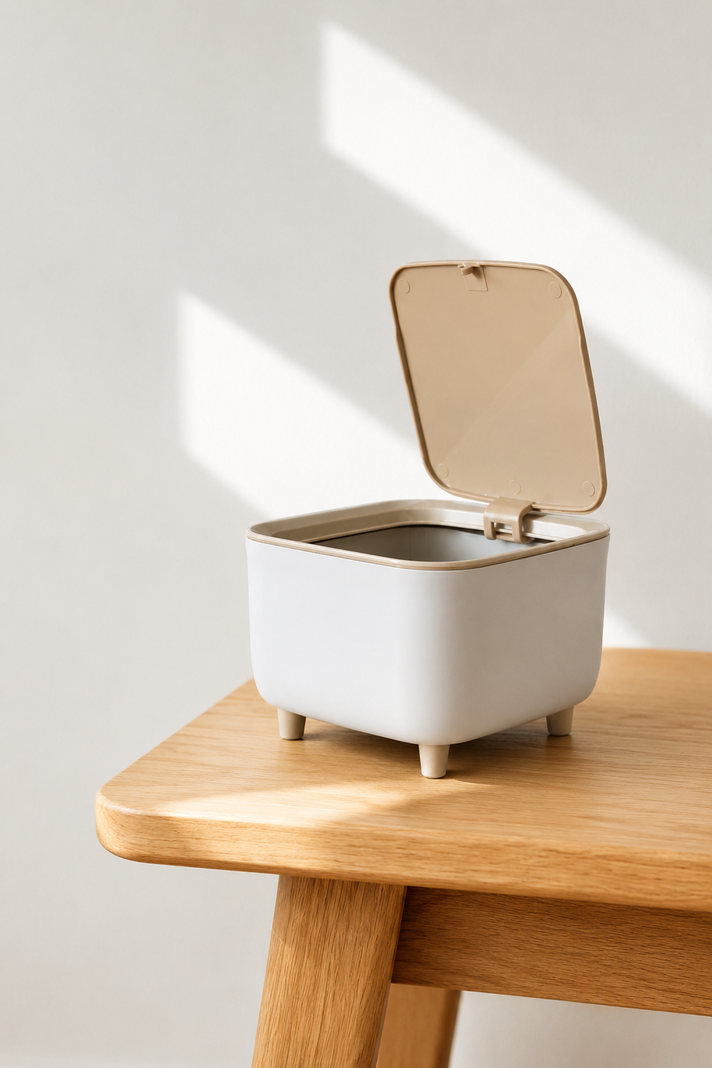 The Helpful Modern Nordic Low-Height Dustbin